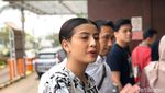 Dear Pejabat dan Pendemo, Nggak Ikut Bersih-bersih Bareng Awkarin?