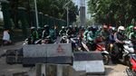 Melihat Suasana di Belakang Gedung DPR Pascademo