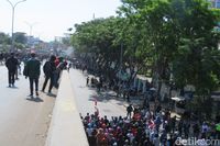 Tiba di Kantor DPRD Sulsel, Massa Pelajar Disambut Mahasiswa