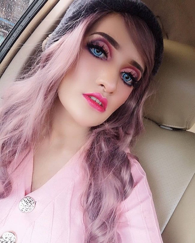 Wanita-wanita Barbie biasanya datang dari Rusia. Misalnya saja Valeria Lukyanova atau Angelica Kenova. Namun kini ada wanita Barbie dari Malaysia. Kecantikannya nggak kalah dari Valeria Lukyanova dan Angelica Kenova.  Foto: Instagram @@fykaaschaa