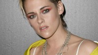 Pandangan Kristen Stewart pasti bikin deg-degan ya Guys! Frazer Harrison/Getty Images