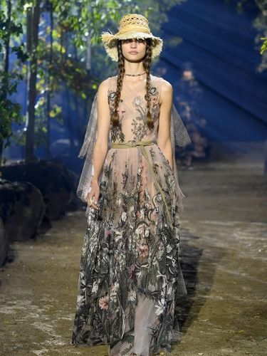 Catwalk Ramah Lingkungan ala Dior, Pakai Listrik Tenaga Minyak Kanola