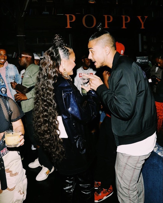 Agnez berduet bersama rapper French Montana dalam single terbarunya tersebut. Lagu tersebut bercerita tentang wanita yang terobsesi dengan perhiasan berlian.  Foto: Instagram @agnezmo