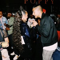 Agnez berduet bersama rapper French Montana dalam single terbarunya tersebut. Lagu tersebut bercerita tentang wanita yang terobsesi dengan perhiasan berlian.  Foto: Instagram @agnezmo
