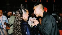 Agnez Mo pun terpantau berfoto bersama dengan penyanyi Quincy.  Foto: Instagram @agnezmo