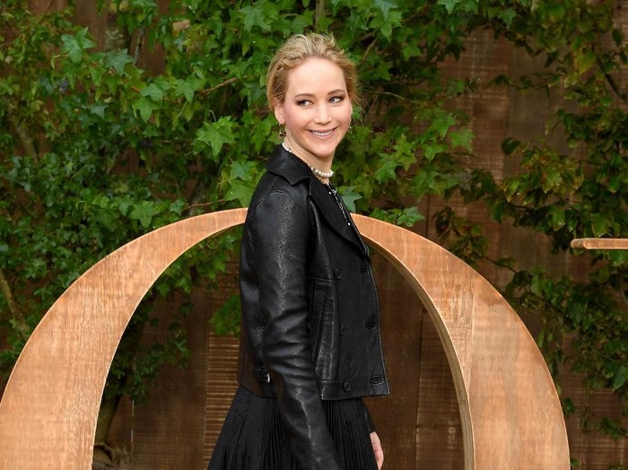 PARIS, FRANCE - SEPTEMBER 24: Jennifer Lawrence attends the Christian Dior Womenswear Spring/Summer 2020 show as part of Paris Fashion Week on September 24, 2019 in Paris, France. (Photo by Pascal Le Segretain/Getty Images for Dior)