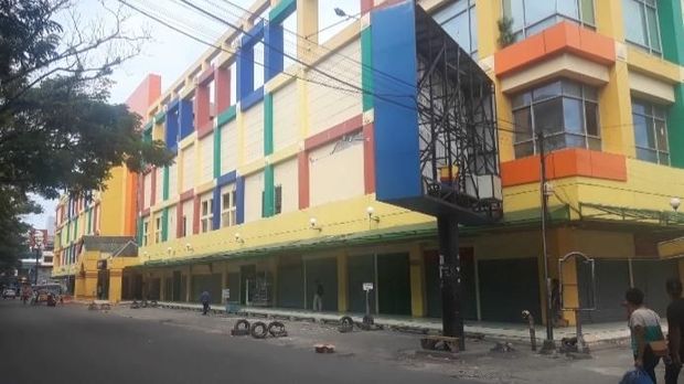 Pertokoan dan mal di Ambon tutup menyusul gempa M 6.5.