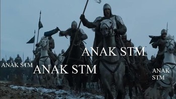 Meme unik ini membandingkan aksi mahasiswa dan anak STM dengan adegan film Game of Thrones (Anggitdl/Twitter)