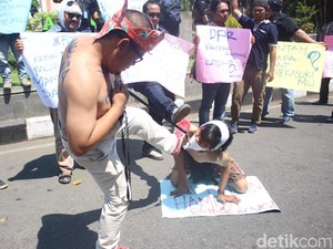 Puluhan Wartawan Sidoarjo Demo Tolak RUU KUHP dan Kekerasan pada Jurnalis