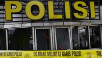 Diketahui sebelumnya, kericuhan terjadi di daerah Slipi. Massa pelajar yang awalnya demo di gedung DPR berpencar.