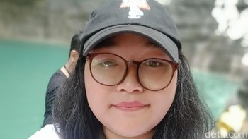 Kamera depan dengan lensa 13 megapixel, menghasilkan foto jernih, dengan fungsi beautification yang membuat wajah terlihat mulus. (Septiana Ledysia/detikINET)