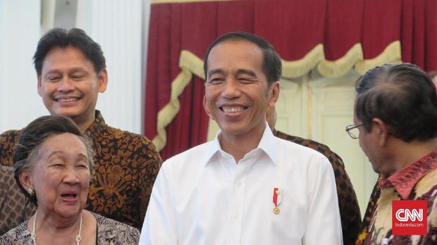 Saat bertemu para tokoh nasional di Istana, Kamis (26/9), Presiden Jokowi mengaku akan mengkaji soal Perppu KPK.