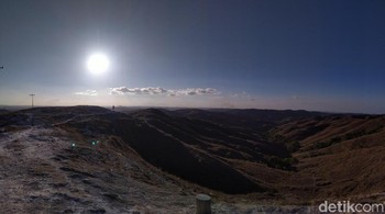 Model panorama kamera hasilnya sangat oke saat mengambil keindahan Bukit Wairinding. (Septiana Ledysia/detikINET)