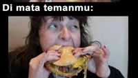 Mungkin kamu berasa sangat cantik saat makan burger. Tapi faktanya bisa jadi persis di foto ini loh! Foto: Istimewa