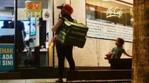 Cerita Sebenarnya di Balik Foto Wanita Bawa Anak yang Dikira Driver Ojol