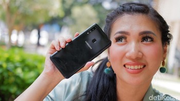 Ada tiga kamera di bagian belakang. (Foto: Adi Fida Rahman/detikINET)