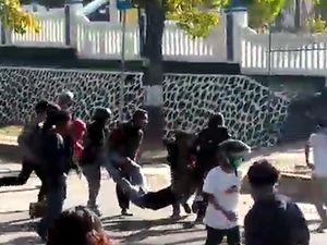 6 Polisi Bawa Senpi Saat Demo di Kendari Jadi Perhatian Serius Kompolnas