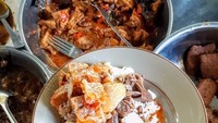 Gudeg koyor populer di Jawa Tengah dan Yogyakarta sebagai pilihan sarapan yang enak memuaskan. Kinyil gurih koyor bikin rasanya makin enak. Foto : Instagram @kolesterol.dong