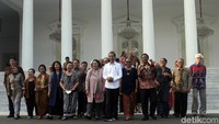 Sejumlah tokoh nasional turut hadir bertemu dengan Jokowi di Istana Merdeka, diantaranya adalah Romo Magnis Suseno, Mahfud Md, Alissa Wahid, Quraish Shihab, Butet Kartaredjasa, Goenawan Mohamad, Anita Wahid, hingga Christine Hakim.