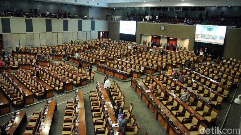 Ada 50,4% Anggota DPR Absen di Sidang Perdana, Anak Baru atau Lama? Ada 50,4% Anggota DPR Absen di Sidang Perdana, Anak Baru atau Lama?