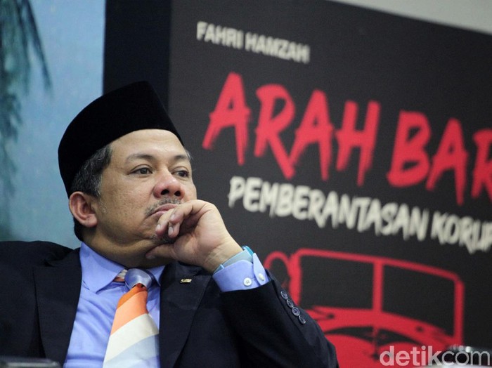 Wakil Ketua DPR Fahri Hamzah meluncurkan dua buku hasil pemikirannya. Buku tersebut berjudul 