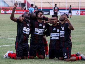 Klub-klub Musafir di Liga 1: Persipura Main di Jawa, Persib Main di Bali