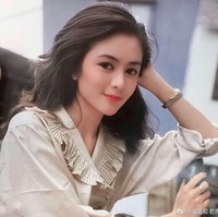 Rosamund dikenal karena perannya sebagai Thirteenth Aunt di The Once Upon A Time In China (1991-1997). Saat itu ia beradu akting dengan aktor China Jet Li. Foto: Instagram