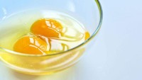 Telur - Kuning telur mengandung choline, nutrisi yang bisa memperkuat memori dan mengurangi risiko Alzheimer. Kandungan vitamin B nya bisa memperlambat pikun pada lansia. Foto: Istimewa