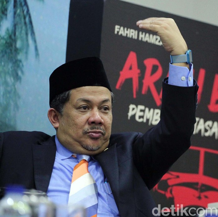 Wakil Ketua DPR Fahri Hamzah meluncurkan dua buku hasil pemikirannya. Buku tersebut berjudul Arah Baru Pemberantasan Korupsi dan Daulat Rakyat.
