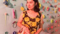 Lewat Instagramnya @ellenlivi, mahasiswi ini banyak membagikan kegiatan hariannya. Sebagai anak muda, Ellen juga sering berpose dengan makanan saat hang out bareng teman. Foto: Instagram @ellenlivi