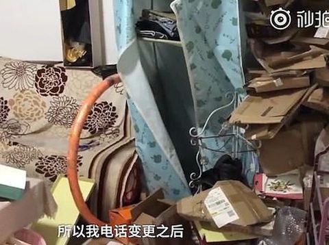 Selebgram Ini Gayanya Mewah, Nggak Sangka Rumahnya Penuh Kotoroan Anjing