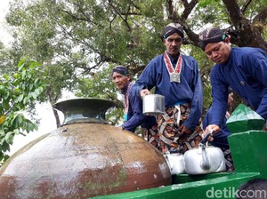 Mengenal Tradisi Nguras Enceh di Makam Imogiri Jogja: Sejarah-Prosesinya