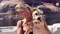 Selain itu Miley juga sempat dimarahi sang ibu karena tak ikut menikmati sunset bersamanya. Dok. Instagram/mileycyrus