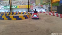 Ini balapan di track Fast n Furious menggunakan mobil mini (Angling Adhitya Purbaya/detikcom)