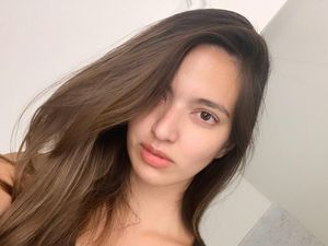 Posting Foto Liburan, Nia Ramadhani Diminta Belajar Kupas Salak