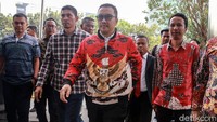 Mantan Menteri Pemuda dan Olahraga (Menpora) Imam Nahrawi mendatangi gedung KPK, Jakarta, Jumat (27/9/2019).