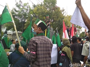 Sentilan HMI Blitar: Anggarkan Cotton Bud Bersihkan Telinga Wakil Rakyat