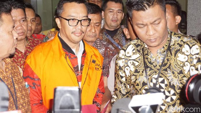 Imam Nahrawi ditahan KPK. (Foto: Ibnu Hariyanto/detikcom) Imam Nahrawi ditahan KPK. (Foto: Ibnu Hariyanto/detikcom)