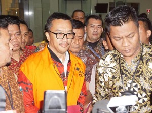 Ditahan KPK, Imam Nahrawi Pakai Rompi Oranye