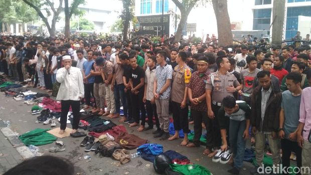 Polisi Juga Sita Molotov dari Ratusan Pelajar yang Demo di DPRD Sumut
