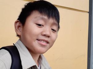 Viral, Penampilan Guru yang Sering Dikira Sebagai Murid karena Baby Face
