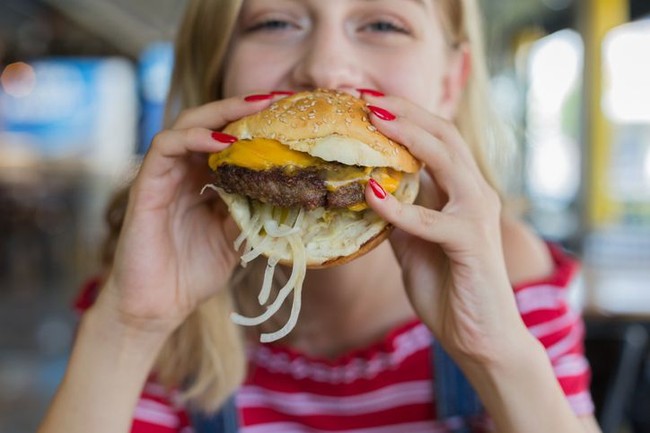 Burger Tak Sehat dan Bikin Gendut? Ini Fakta Nutrisinya