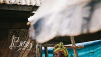 Setiap penjual wanita di sini masih banyak yang menggunakan pakaian khas Congo, dengan ciri khas kain penuh corak dan warna. Foto: Istimewa