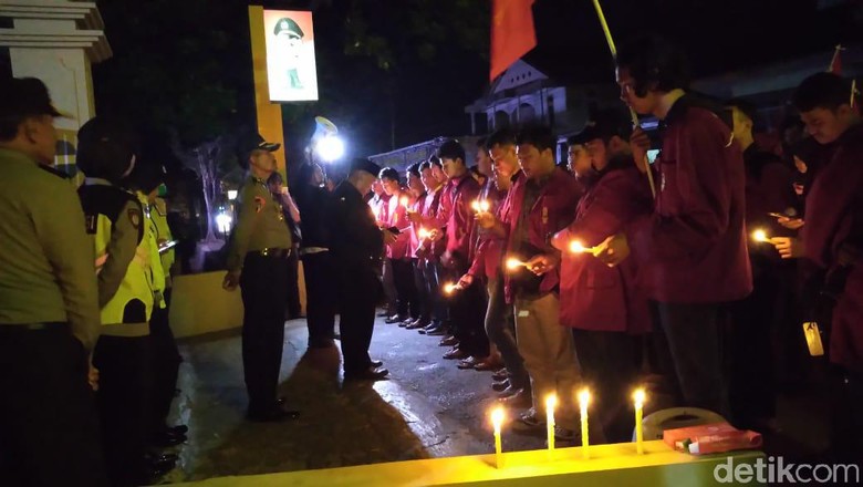 IMM Gelar Aksi Keprihatinan di Mapolres Banyumas IMM Gelar Aksi Keprihatinan di Mapolres Banyumas