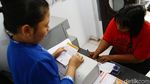 Semangat Mama Rose Menabung dari Kotak Tripleks Hingga ke Bank Semangat Mama Rose Menabung dari Kotak Tripleks Hingga ke Bank