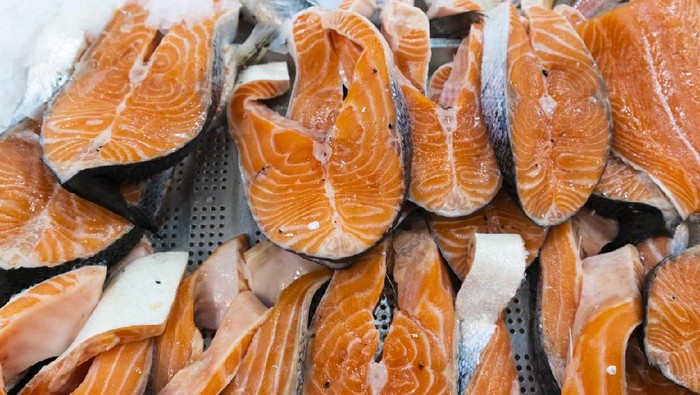 490578255 Raw fillets of red fish, salmon, cooking healthy diet dishes for dinner