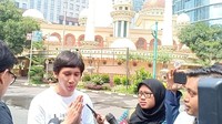 Foto: Ananda Badudu ditangkap di indekos di Tebet, Jaksel subuh tadi. Dia dituduh mentransfer dana untuk aksi demo mahasiswa. (Samsuduha)