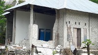 Kerusakan memang terjadi di sejumlah bangunan. Ada dinding rumah yang roboh. Foto: dok. BNPB