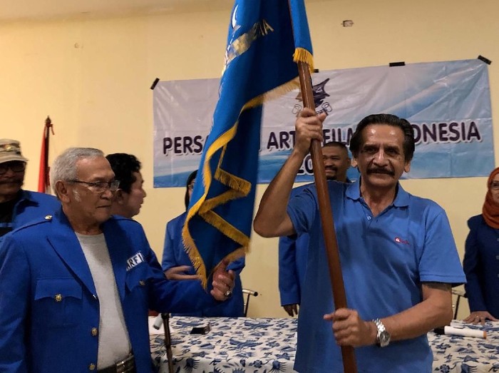 Demi menyelamatkan masa depan PARFI (Persatuan Artis Film Indonesia), Ketua DPO (Dewan Pertimbangan Organisasi) Parfi, Aspar Paturusi beserta anggotanya menggelar temu media di Gedung Parfi, Kuningan, Jakarta, Kamis (26/9) sore. Pada kesempatan itu, Piet Pagau didapuk jadi Plt Parfi 2019.