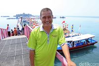 Kasudinparbud Kepulauan seribu, Cucu Ahmad Kurnia (Randy/detikcom)